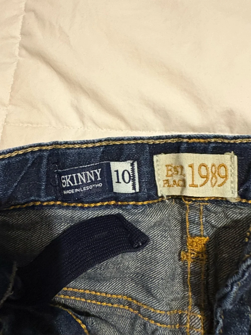 GAP Skinny Jeans in Deep Blue with Gold Stitching